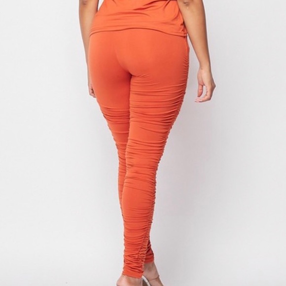 Fall Set 2pc 
New with tags
Small, Medium, Large
Color: Rust - Picture 2 of 2